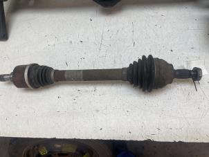 Gebruikte Aandrijfas links-voor Peugeot 5008 I (0A/0E) 1.6 THP 16V Prijs € 50,00 Margeregeling aangeboden door Autodemontage van de Laar
