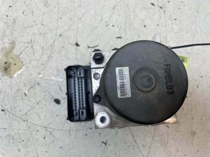 Gebruikte ABS Pomp Hyundai i10 (F5) 1.1i 12V Prijs € 90,00 Margeregeling aangeboden door Autodemontage van de Laar