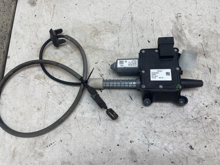 Gebruikte Handrem Computer Peugeot 3008 I (0U/HU) 1.6 16V THP 155 Prijs op aanvraag aangeboden door Autodemontage van de Laar