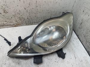 Gebruikte Linker Koplamp Peugeot 107 1.0 12V Prijs € 50,00 Margeregeling aangeboden door Autodemontage van de Laar