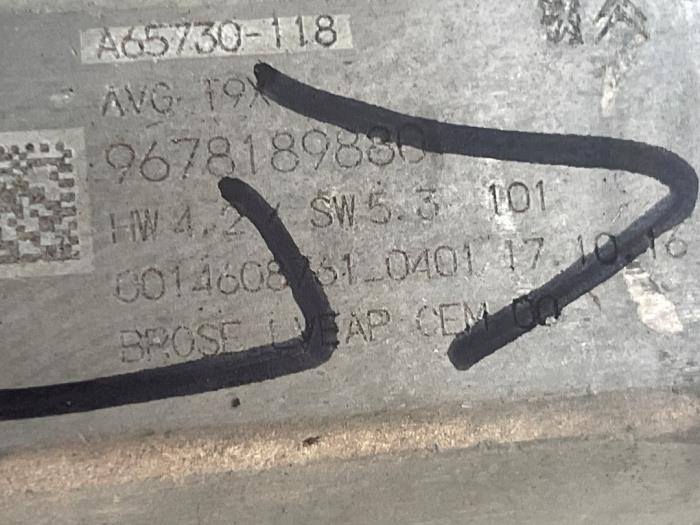 Ruitmechaniek 4Deurs links-voor van een Peugeot 308 SW (L4/L9/LC/LJ/LR) 1.2 12V e-THP PureTech 110 2017