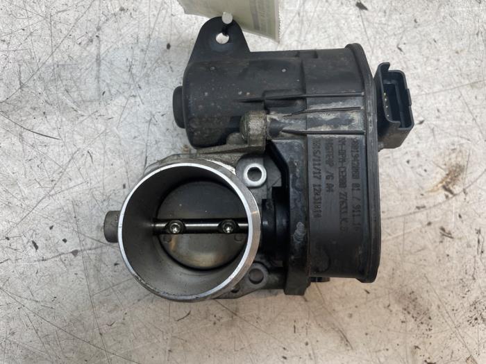 Gebruikte Gasklephuis Peugeot 308 SW (L4/L9/LC/LJ/LR) 1.2 12V e-THP PureTech 110 Prijs op aanvraag aangeboden door Autodemontage van de Laar