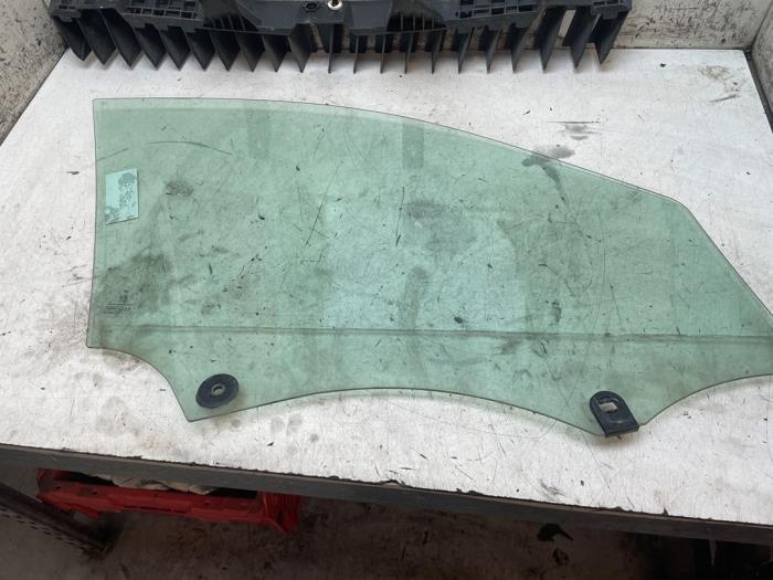 Portierruit 4Deurs links-voor van een Peugeot 308 SW (L4/L9/LC/LJ/LR) 1.2 12V e-THP PureTech 110 2017