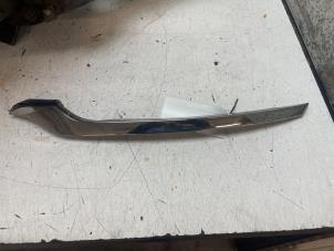 Gebruikte Bumperlijst links-voor Renault Koleos II (RZGH) Prijs op aanvraag aangeboden door Autodemontage van de Laar