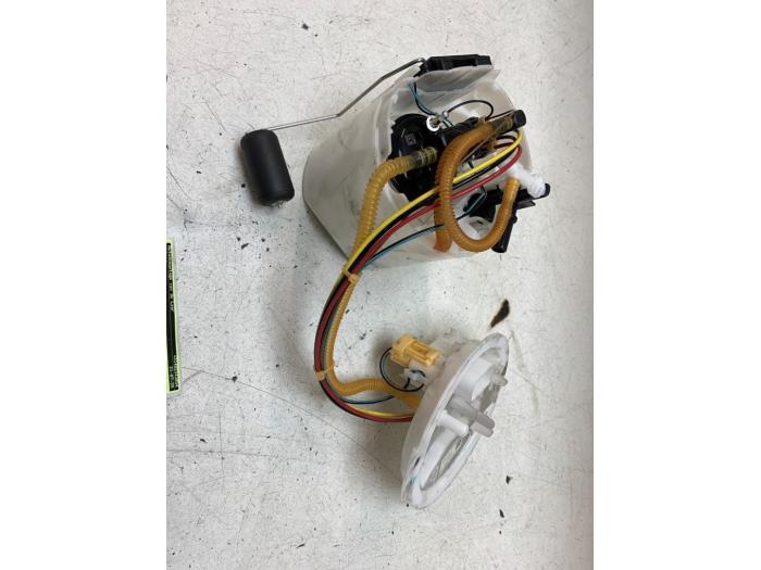 Gebruikte Benzinepomp BMW 3 serie Touring (G21) 318i 2.0 TwinPower Turbo 16V Prijs € 125,00 Margeregeling aangeboden door Autodemontage van de Laar