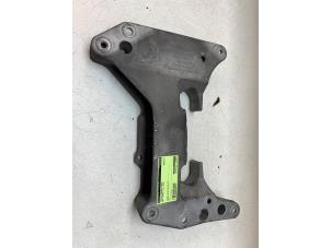 Gebruikte Versnellingsbak Steun BMW 3 serie Touring (G21) 318i 2.0 TwinPower Turbo 16V Prijs € 35,00 Margeregeling aangeboden door Autodemontage van de Laar