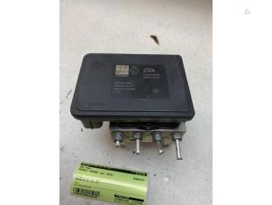 Gebruikte ABS Pomp Renault Megane IV Estate (RFBK) 1.5 Energy dCi 110 Prijs op aanvraag aangeboden door Autodemontage van de Laar