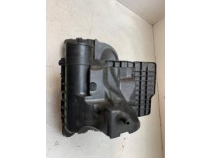 Gebruikte Luchtfilterhuis Renault Megane IV Estate (RFBK) 1.5 Energy dCi 110 Prijs € 50,00 Margeregeling aangeboden door Autodemontage van de Laar