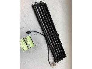 Gebruikte Luchtgeleider Renault Megane IV Estate (RFBK) 1.5 Energy dCi 110 Prijs € 150,00 Margeregeling aangeboden door Autodemontage van de Laar