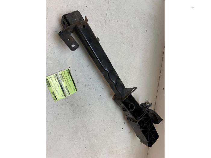 Gebruikte Subframe Renault Megane IV Estate (RFBK) 1.5 Energy dCi 110 Prijs op aanvraag aangeboden door Autodemontage van de Laar