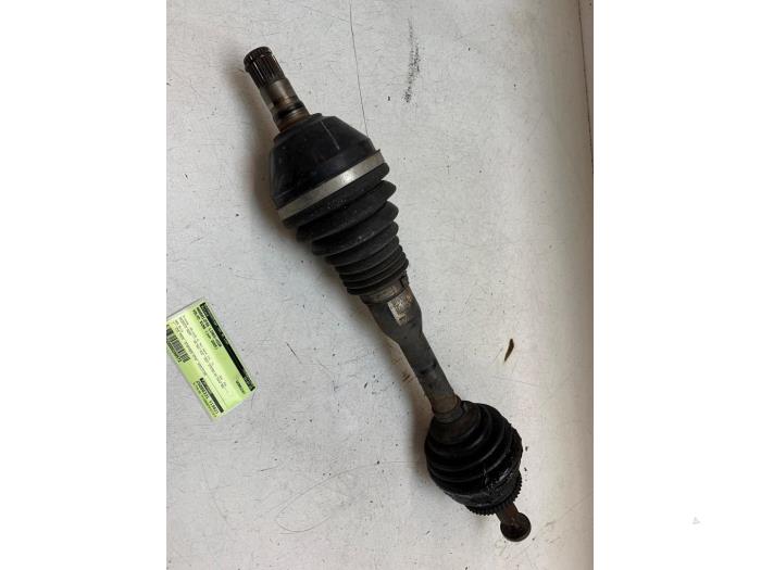 Gebruikte Aandrijfas links-voor Volvo XC90 I 2.5 T 20V Prijs € 125,00 Margeregeling aangeboden door Autodemontage van de Laar