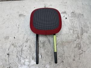 Gebruikte Hoofdsteun Renault Twingo III (AH) 1.0 SCe 70 12V Prijs € 35,00 Margeregeling aangeboden door Autodemontage van de Laar