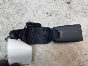 Gebruikte Veiligheidsgordel Insteek links-achter Renault Captur (2R) 1.5 Energy dCi 90 FAP Prijs € 50,00 Margeregeling aangeboden door Autodemontage van de Laar