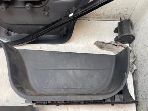 Gebruikte Voorinstap links Renault Master III (FV) 2.3 dCi 110 16V FWD Prijs € 25,00 Margeregeling aangeboden door Autodemontage van de Laar