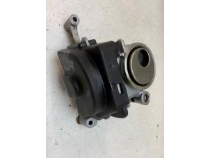 Gebruikte Oliepomp Ford C-Max (DXA) Prijs € 75,00 Margeregeling aangeboden door Autodemontage van de Laar