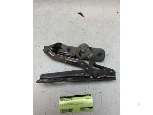 Gebruikte Motorkap Scharnier Ford C-Max (DXA) Prijs € 25,00 Margeregeling aangeboden door Autodemontage van de Laar