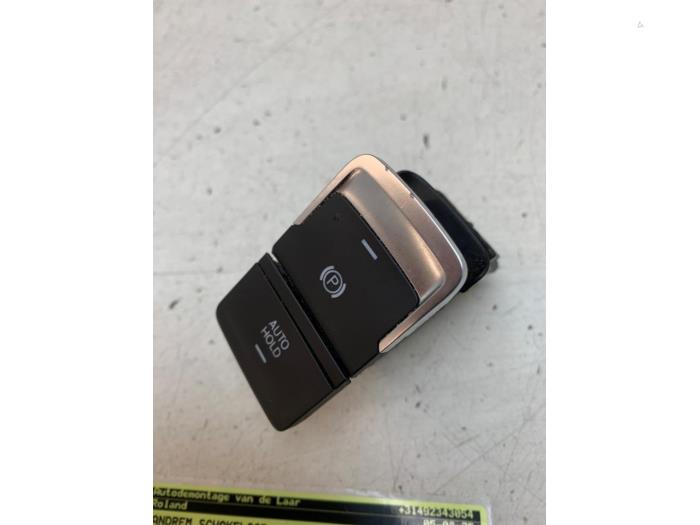 Gebruikte Handrem schakelaar Volkswagen Golf VII Variant (AUVV) 1.0 TSI 12V BlueMotion Technology Prijs € 30,00 Margeregeling aangeboden door Autodemontage van de Laar