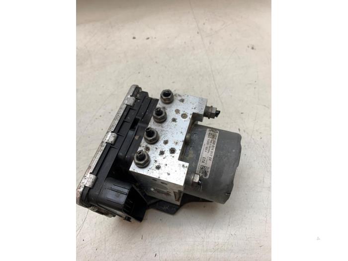 Gebruikte ABS Pomp Volkswagen Golf VII Variant (AUVV) 1.0 TSI 12V BlueMotion Technology Prijs € 150,00 Margeregeling aangeboden door Autodemontage van de Laar