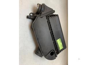 Gebruikte Luchtfilterhuis Opel Combo 1.3 CDTI 16V ecoFlex Prijs € 50,00 Margeregeling aangeboden door Autodemontage van de Laar