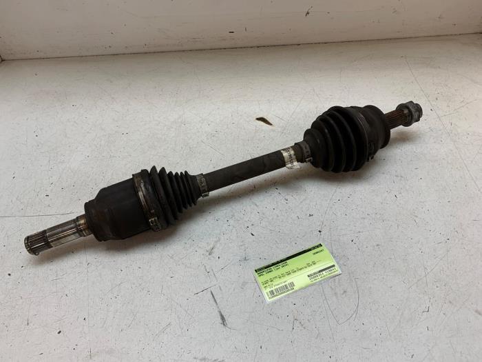 Gebruikte Aandrijfas links-voor Opel Combo 1.3 CDTI 16V ecoFlex Prijs € 50,00 Margeregeling aangeboden door Autodemontage van de Laar