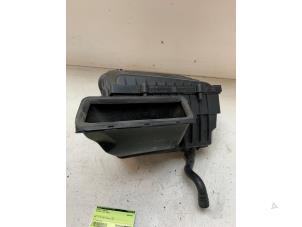 Gebruikte Luchtfilterhuis Volkswagen Golf VII (AUA) 1.6 TDI BlueMotion 16V Prijs € 50,00 Margeregeling aangeboden door Autodemontage van de Laar