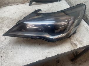 Gebruikte Koplamp links Opel Astra Mk.7 1.2 110 Prijs € 275,00 Margeregeling aangeboden door Autodemontage van de Laar