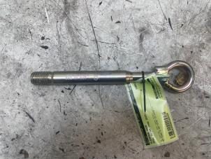 Gebruikte Sleepoog voor Opel Astra Mk.7 1.2 110 Prijs € 15,00 Margeregeling aangeboden door Autodemontage van de Laar