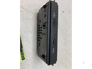 Gebruikte AUX/USB aansluiting Cupra Formentor 2.0 TSI 16V 4Drive Prijs € 20,00 Margeregeling aangeboden door Autodemontage van de Laar