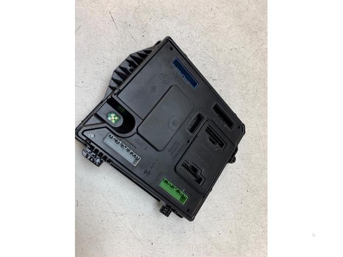 Gebruikte Module Bodycontrol Renault Scénic III (JZ) 1.2 16V TCe 130 Prijs € 40,00 Margeregeling aangeboden door Autodemontage van de Laar