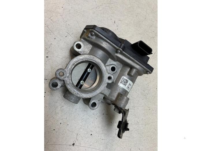 Gebruikte Gasklephuis Renault Scénic III (JZ) 1.2 16V TCe 130 Prijs € 35,00 Margeregeling aangeboden door Autodemontage van de Laar