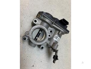 Gebruikte Gasklephuis Renault Scénic III (JZ) 1.2 16V TCe 130 Prijs € 35,00 Margeregeling aangeboden door Autodemontage van de Laar