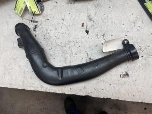 Gebruikte Intercooler Buis Mercedes A (W176) 1.8 A-180 CDI 16V Autom. Prijs op aanvraag aangeboden door Autodemontage van de Laar