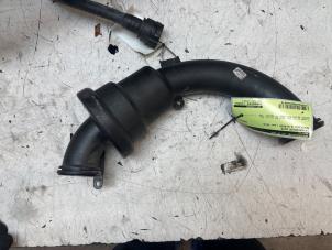 Gebruikte Intercooler Buis Mercedes A (W176) 1.8 A-180 CDI 16V Autom. Prijs op aanvraag aangeboden door Autodemontage van de Laar