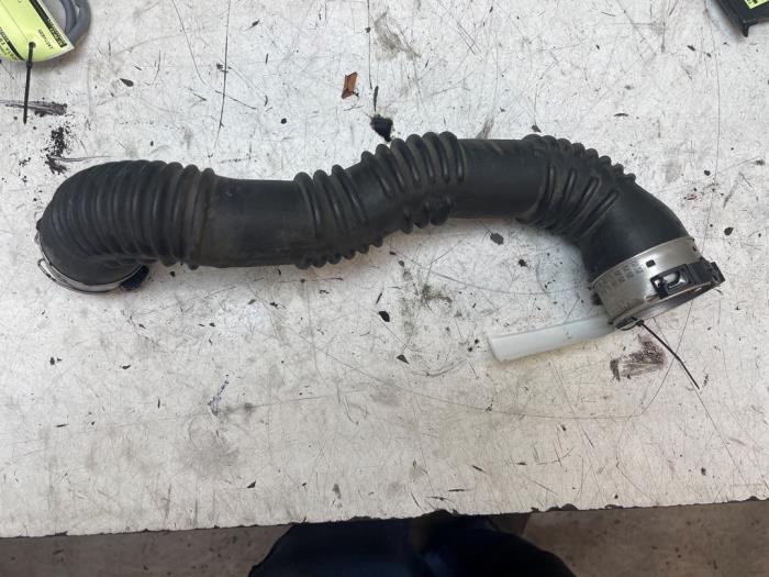Gebruikte Intercooler Slang Mercedes A (W176) 1.8 A-180 CDI 16V Autom. Prijs op aanvraag aangeboden door Autodemontage van de Laar