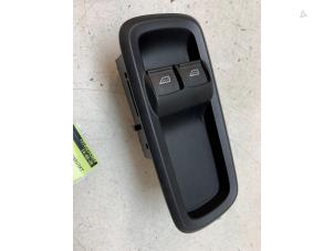 Gebruikte Schakelaar Elektrisch Raam Ford Fiesta 6 (JA8) 1.25 16V Prijs € 20,00 Margeregeling aangeboden door Autodemontage van de Laar