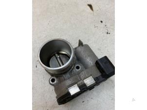Gasklephuis van een Ford Fiesta 6 (JA8) 1.25 16V 2011