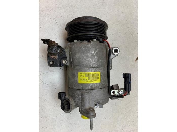 Gebruikte Aircopomp Ford Fiesta 6 (JA8) 1.0 Ti-VCT 12V 65 Prijs € 75,00 Margeregeling aangeboden door Autodemontage van de Laar