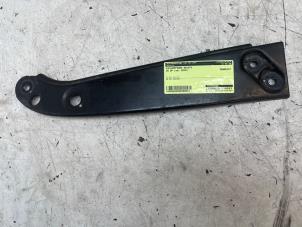 Gebruikte Koplampframe rechts Volkswagen Up! (121) 1.0 12V 60 Prijs € 15,00 Margeregeling aangeboden door Autodemontage van de Laar
