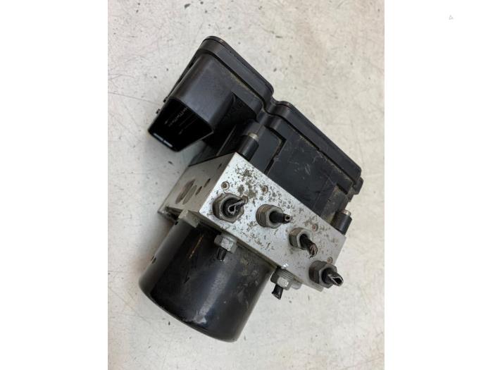 Gebruikte ABS Pomp Ford Focus 3 Wagon 1.6 Ti-VCT 16V 125 Prijs € 78,00 Margeregeling aangeboden door Autodemontage van de Laar