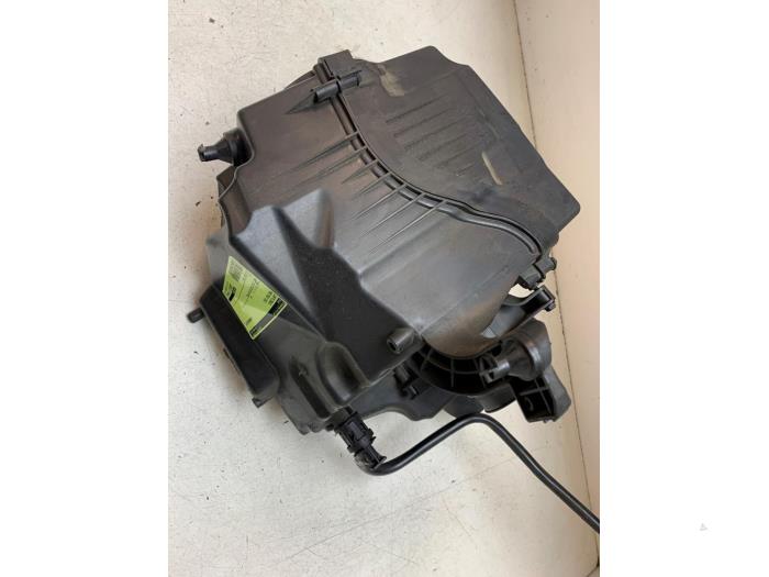 Gebruikte Luchtfilterhuis Ford Focus 3 Wagon 1.6 Ti-VCT 16V 125 Prijs op aanvraag aangeboden door Autodemontage van de Laar