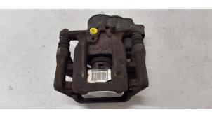 Gebruikte Remklauw (Tang) rechts-achter Peugeot 3008 II (M4/MC/MJ/MR) 1.2 12V e-THP PureTech 130 Prijs € 100,00 Margeregeling aangeboden door Autodemontage van de Laar