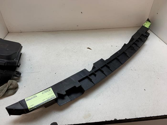 Gebruikte Frontdeel steun Renault Clio V (RJAB) 1.0 TCe 90 12V Prijs € 30,00 Margeregeling aangeboden door Autodemontage van de Laar