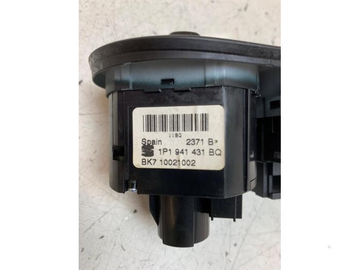 Licht Schakelaar van een Seat Leon (1P1) 2.0 TDI 16V FR 2011