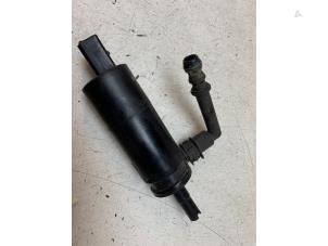 Gebruikte Pomp koplampsproeier Seat Leon (1P1) 2.0 TDI 16V FR Prijs € 15,00 Margeregeling aangeboden door Autodemontage van de Laar