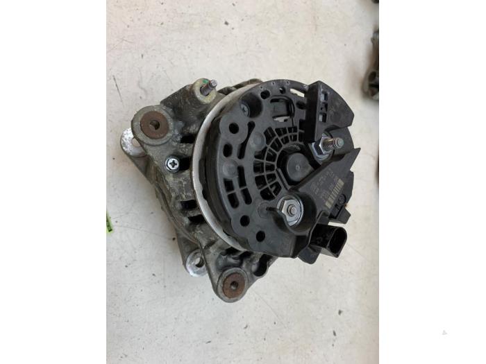 Gebruikte Dynamo Seat Leon (1P1) 2.0 TDI 16V FR Prijs € 50,00 Margeregeling aangeboden door Autodemontage van de Laar