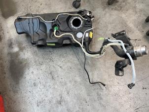 Gebruikte Tank Volkswagen Golf VIII (CD1) 1.0 TSI 12V Prijs € 150,00 Margeregeling aangeboden door Autodemontage van de Laar