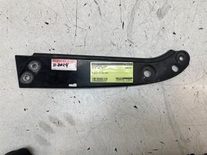 Gebruikte Koplampframe links Volkswagen Up! (121) 1.0 12V 60 Prijs € 15,00 Margeregeling aangeboden door Autodemontage van de Laar