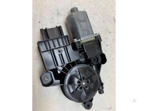 Gebruikte Motor electrisch raam Volkswagen Polo VI (AW1) 1.0 TSI 12V Prijs € 50,00 Margeregeling aangeboden door Autodemontage van de Laar