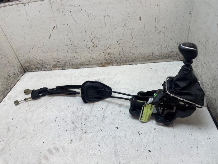 Gebruikte Versnellingspook Opel Corsa F (UB/UH/UP) 1.2 Turbo 12V 100 Prijs € 95,00 Margeregeling aangeboden door Autodemontage van de Laar