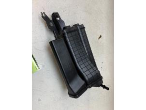 Gebruikte Koolstoffilter Volkswagen Golf VIII (CD1) 1.0 TSI 12V Prijs € 30,00 Margeregeling aangeboden door Autodemontage van de Laar